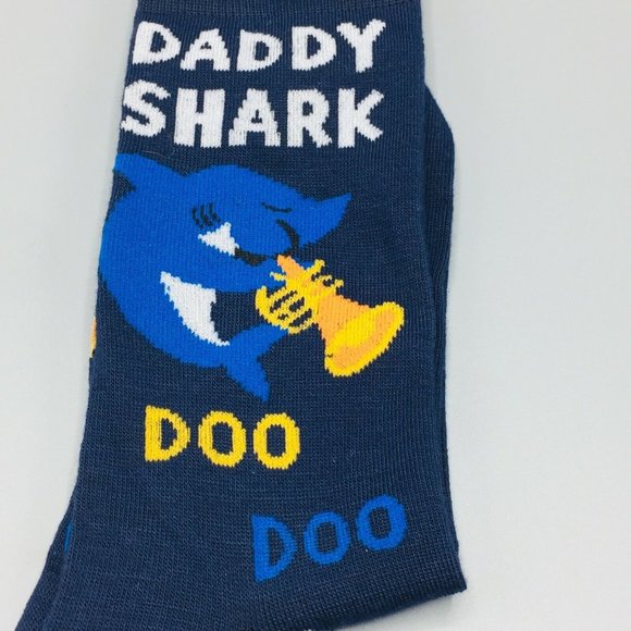 Baby Shark Daddy Shark Men's Crew Shoe Size 6-12 Set of 2 - Picture 4 of 6